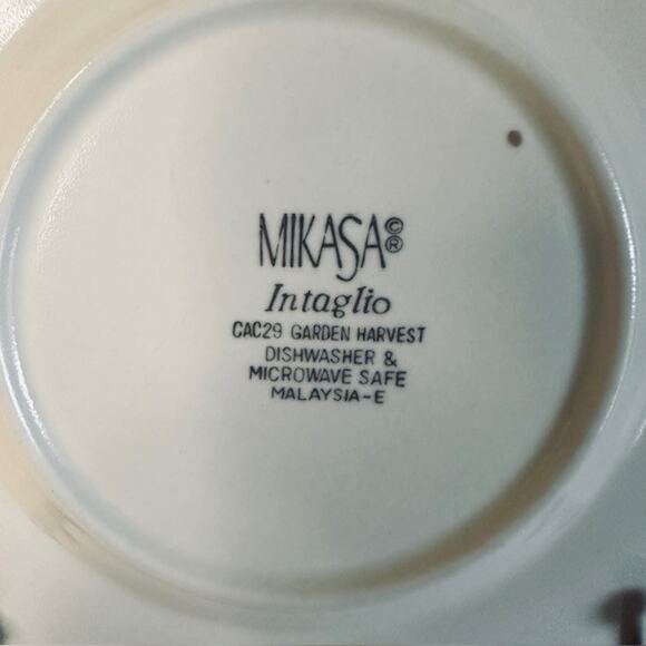 Mikasa Garden Harvest 4 Flat Cup Saucers Intaglio, Fruit & Leaves Rim, Cream VTG - Picture 2 of 7